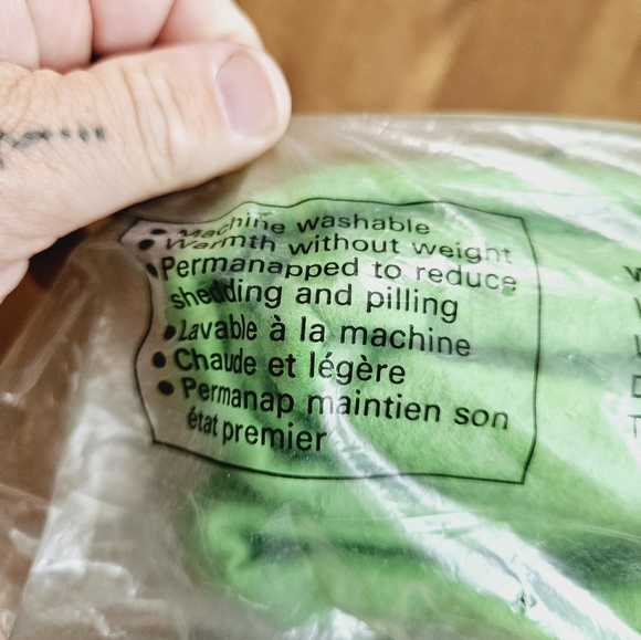 VINTAGE | Esmond Vista 71x83" trimmed blanket - Picture 3 of 4